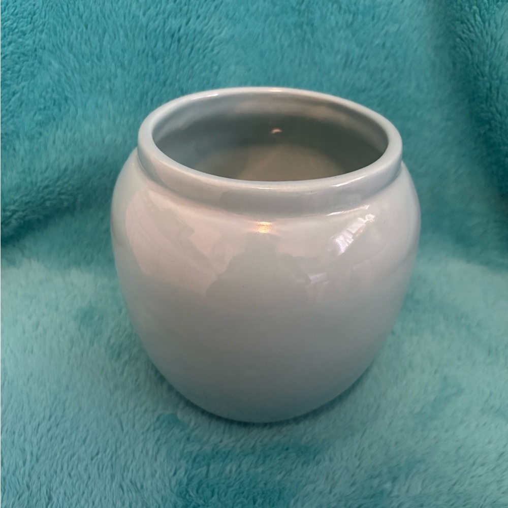 Like New Beautiful Light Aqua Ceramic Vase